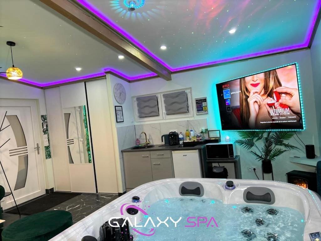 Galaxy Spa - Suite Jupiter Jacuzzi Privatif Champigneulles Luaran gambar
