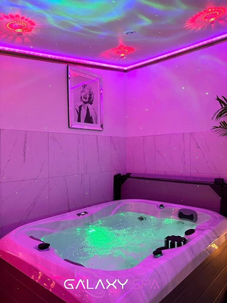 Galaxy Spa - Suite Jupiter Jacuzzi Privatif Champigneulles Luaran gambar
